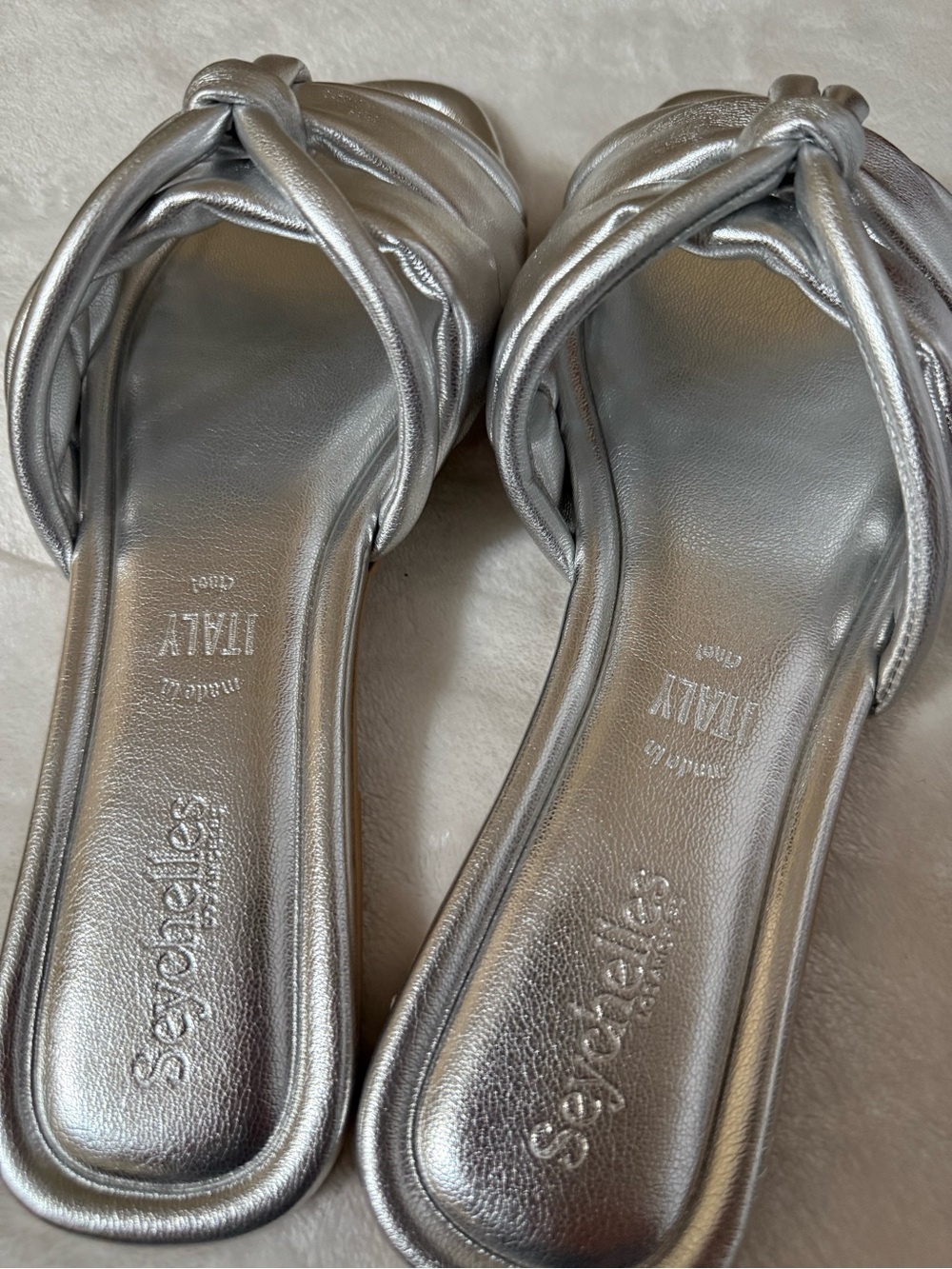 Seychelles Metallic Silver Knot Slide Sandals 8.5 NWOT - Picture 2 of 6